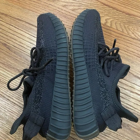 Yeezy black sneakers - Picture 3 of 5